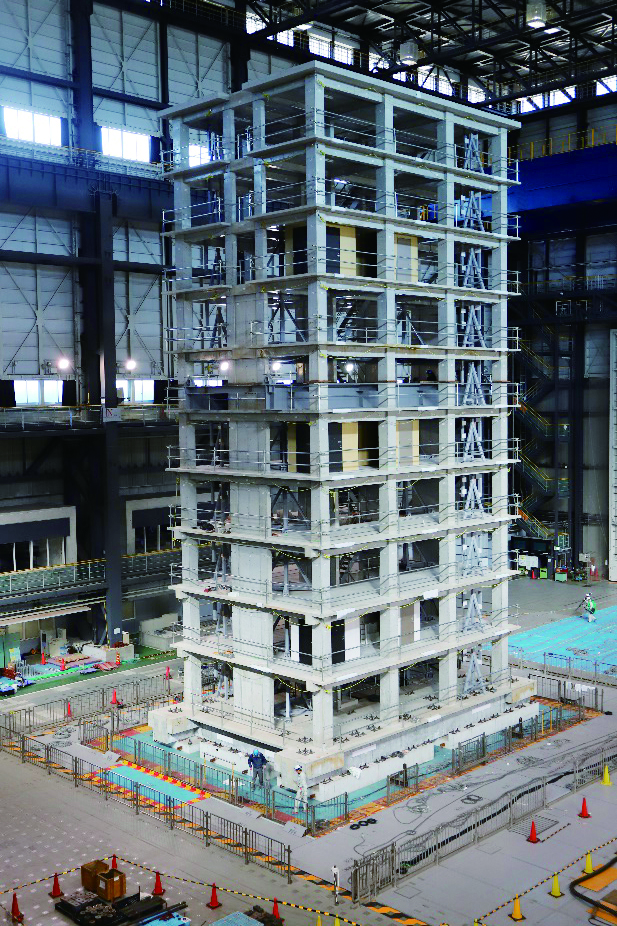 図1　10階建て鉄筋コンクリート造建物試験体